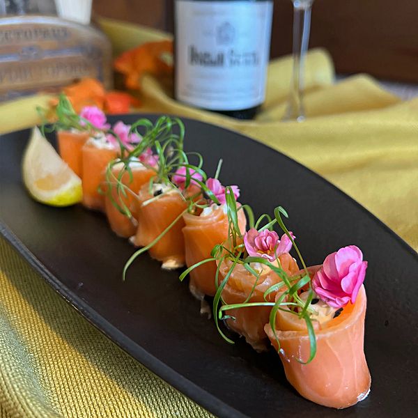 Рулетики из семги с сыром Филадельфия