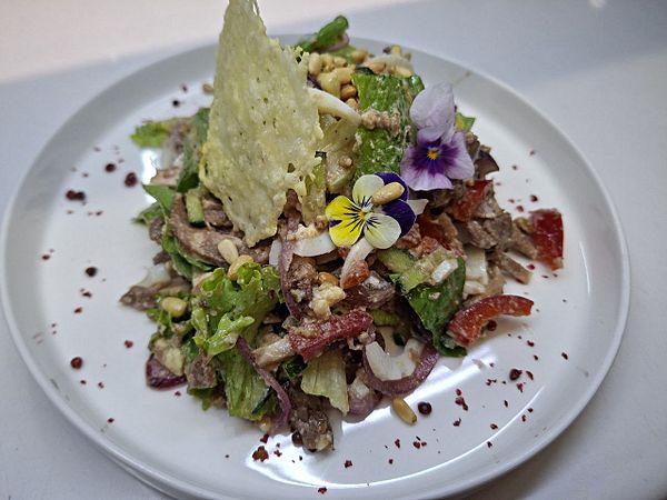 Салат с языком и виноградом