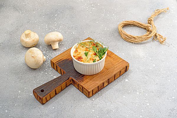 Жюльен с курицей и белыми грибами