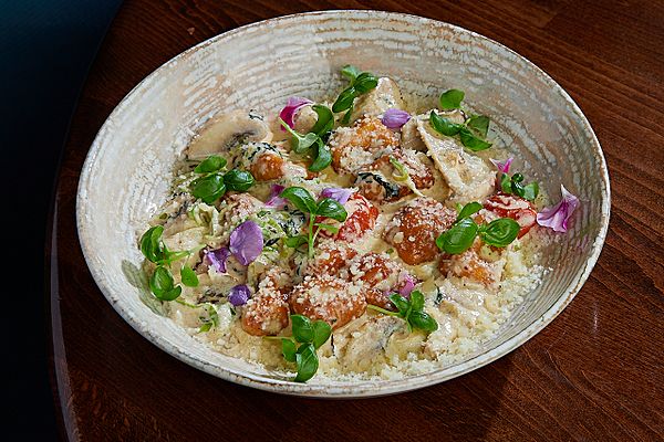 Жаренные ньокки с лесными грибами