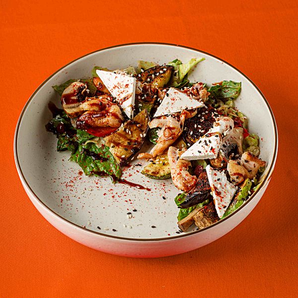 Салат гриль с курицей