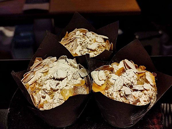 Морковный маффин с творожным кремом