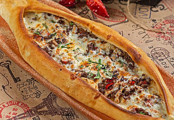 Пиде с острой телятиной