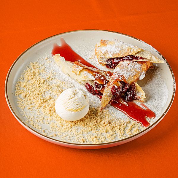 Штрудель с вишней