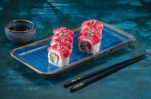 Ролл с лангустином и тунцом