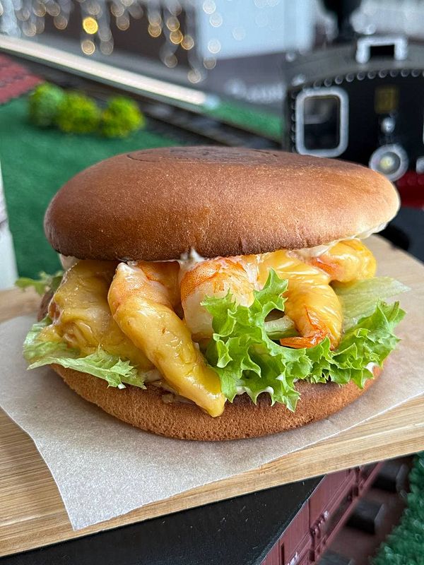 Бургер с креветками