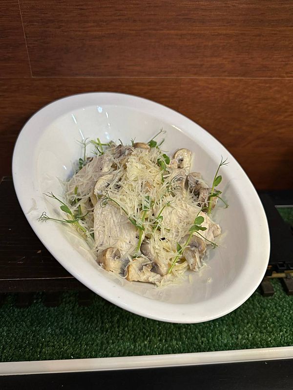 Паста с курицей и грибами