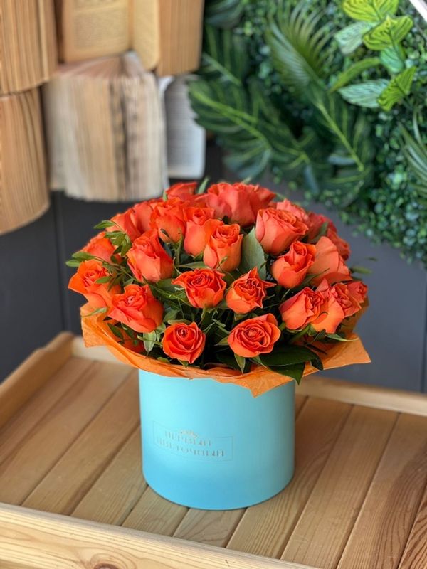 31 роза в коробке