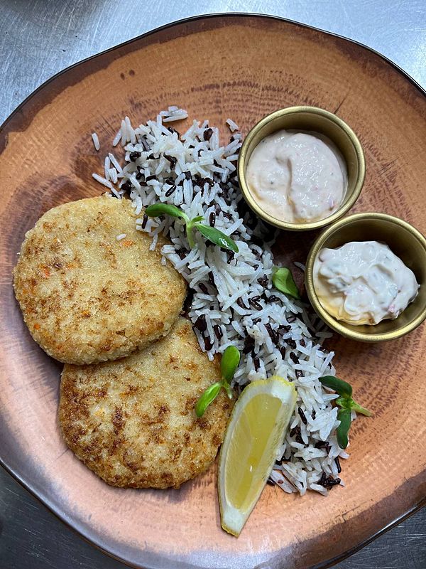 Котлеты щучьи с соусом тартар