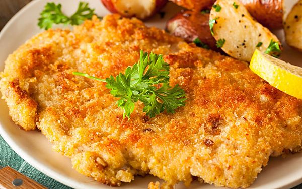 Филе свинины или курицы на выбор, жаренное в панировке