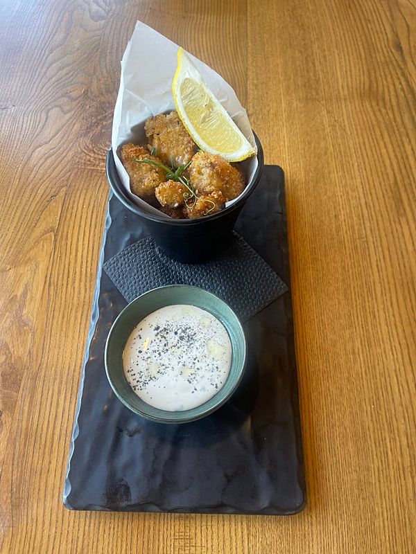 Рапана темпура с соусом айоли и трюфельным маслом