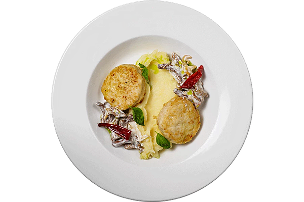 Котлета из трески с пармезановым пюре и грибами