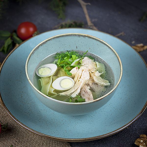 Суп куриный с домашней лапшой