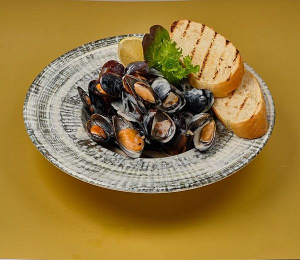 Мидии в сливочном соусе с хрустящей чиабаттой