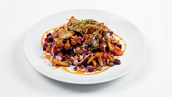 Фирменный винегрет с печёными овощами и опятами