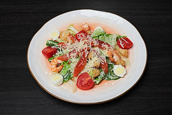 Цезарь с лососем и креветкой