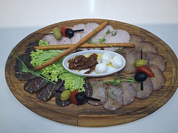 Доска вяленых деликатесов