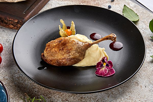 Утиная ножка конфи с пюре