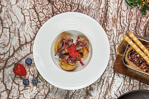 Профитроли с уткой и апельсином