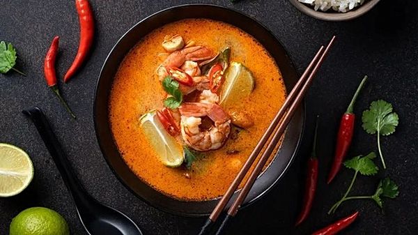 Том ям с морепродуктами