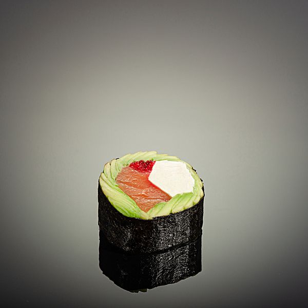 Ролл без риса с авокадо и лососем