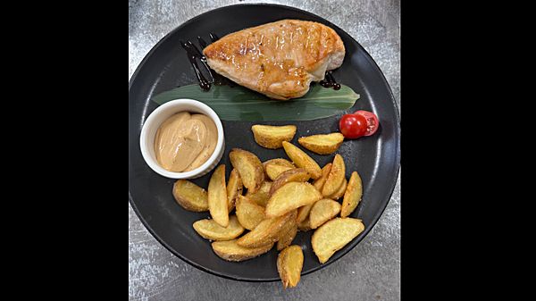 Стейк из курицы с картошкой по деревенски