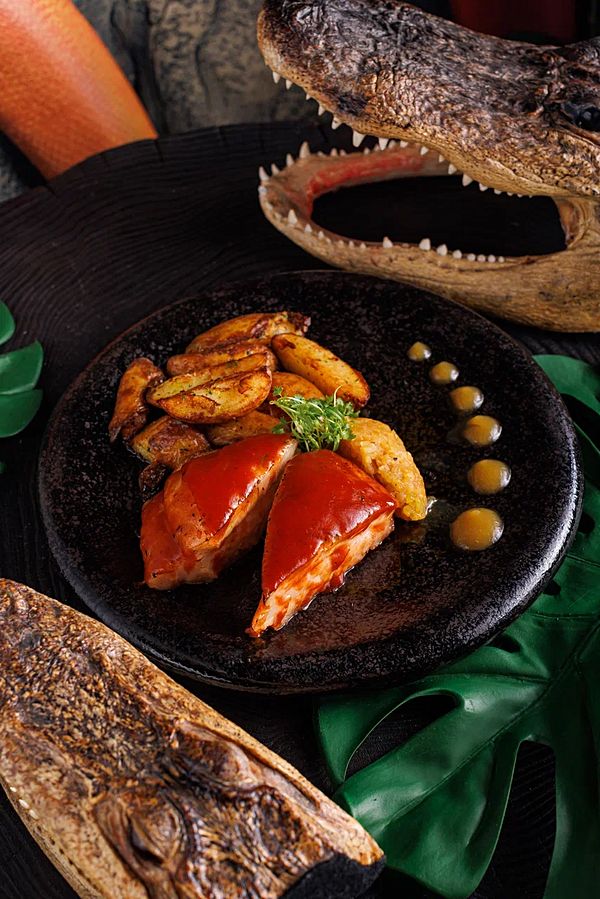 Свиная грудинка с сальсой из ананаса