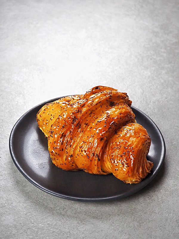 Круассан с маком