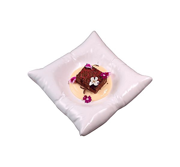 Брауни с вишней и ванильным кремом