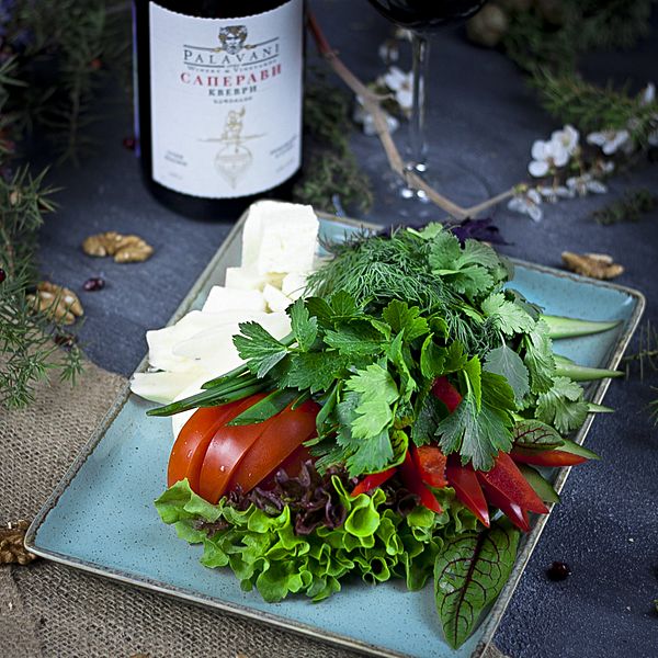 Овощное ассорти с сыром и зеленью
