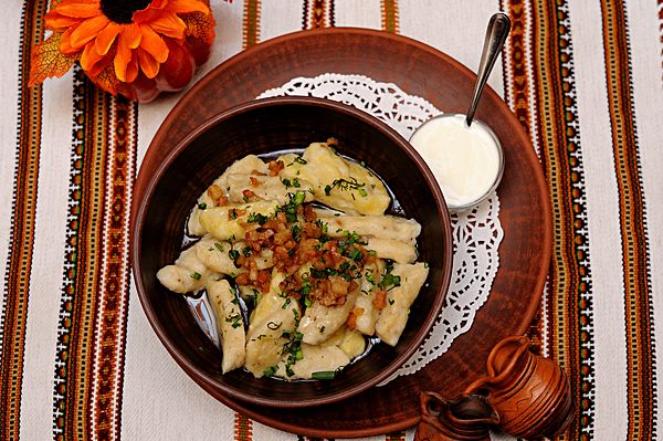 Галушки с картофелем и шкварками