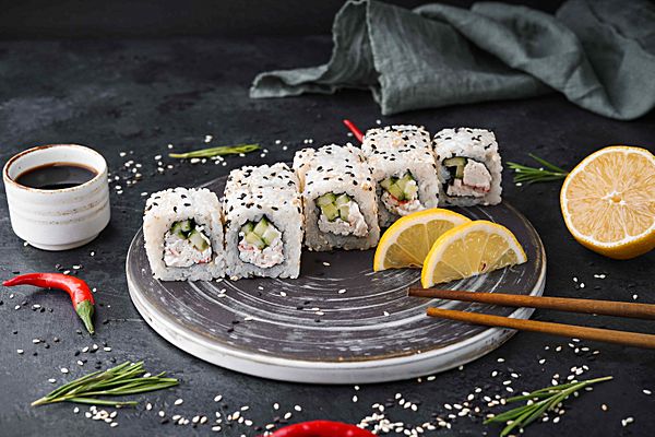 Ролл Калифорния кунжут