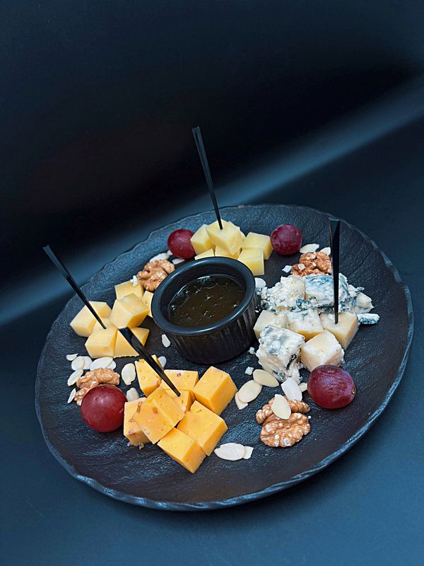 Плато сырное