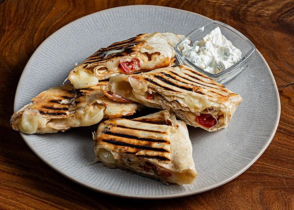 Сыр в лаваше на гриле