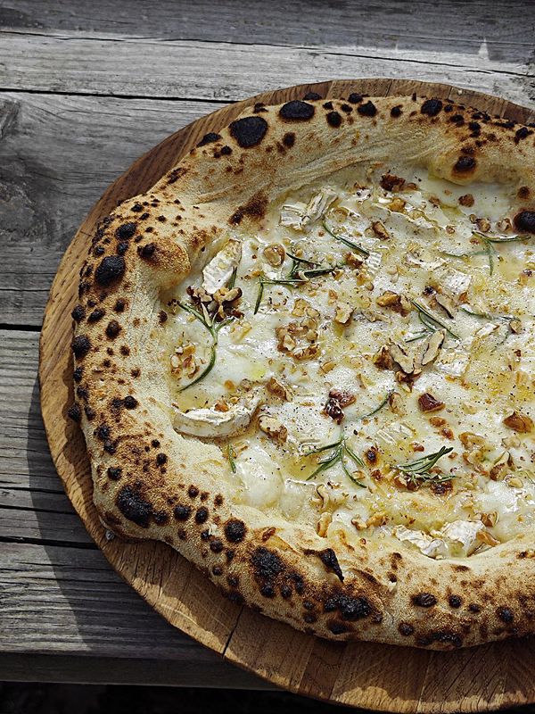 Камамбер, грецкий орех, фермерский мёд