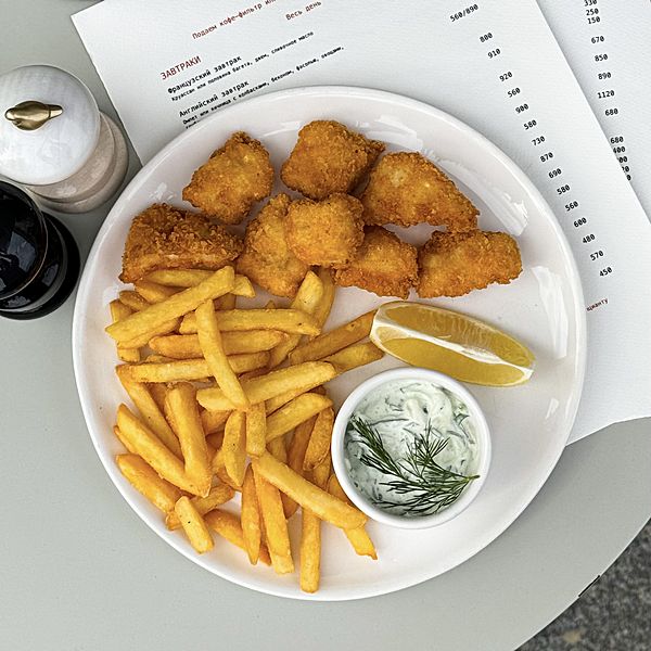 Рыбные наггетсы с картофелем фри