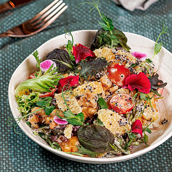 Салат с цыпленком темпура