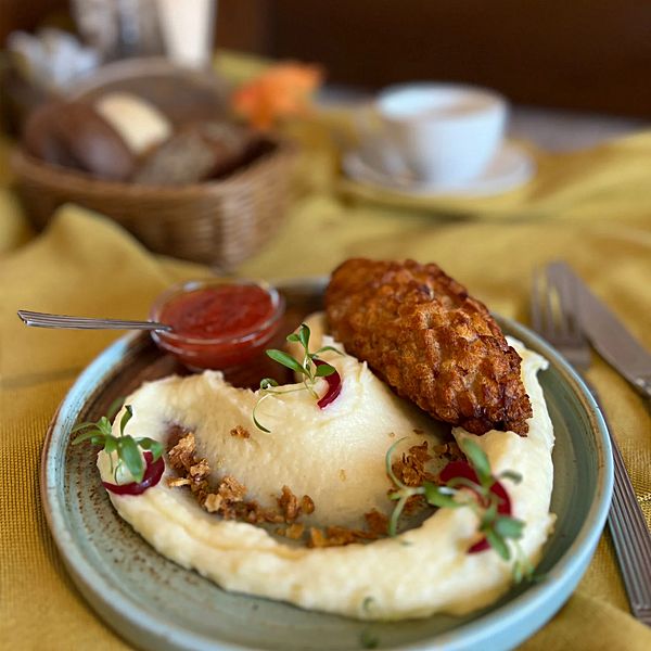 Котлета по-пожарски, пюре с Пармезаном