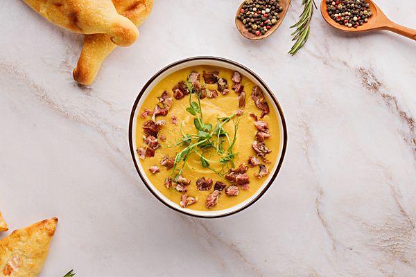 Гороховый крем-суп с копченостями