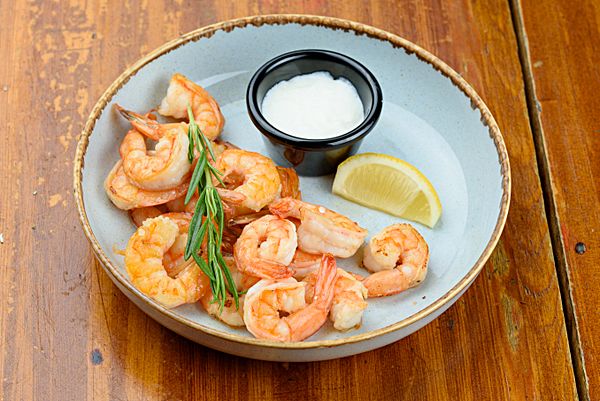 Тигровые креветки со сливочно-чесночным соусом