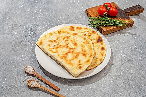 Янтык с картофельным пюре и жареным луком