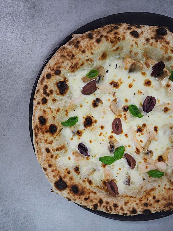 Курица, оливки каламата, шампиньоны