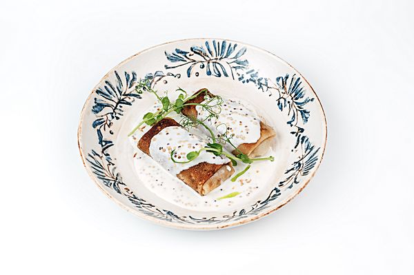Блины с мясом и дижонским соусом