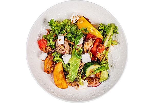 Салат с томленой свининой