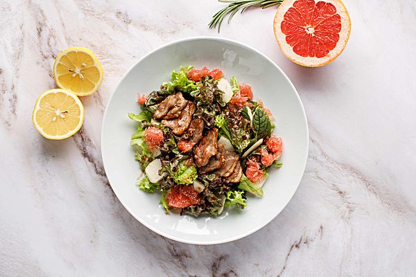 Теплый салат с утиной грудкой