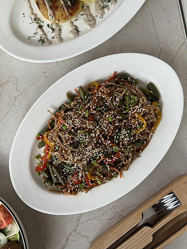 Гречневая лапша с овощами