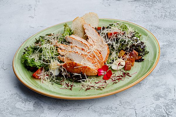 Цезарь с курицей