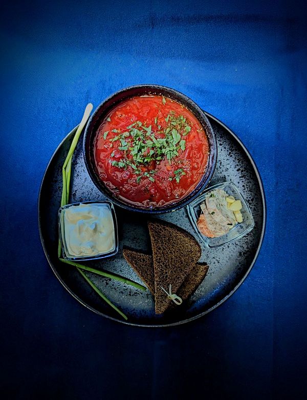 Борщ красный с говядиной и тремя видами сала