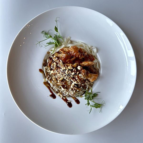 Лапша удон с баклажанами и куриным филе