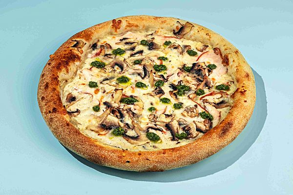 Пицца курица с грибами и дор блю